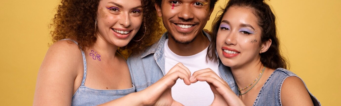 Amigos queer posando para una foto